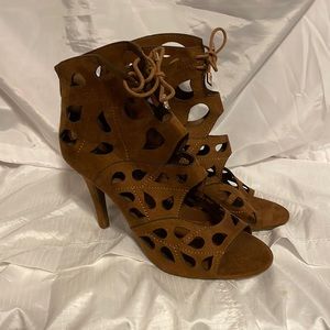 Sz 10 M&L Brown Bootie Heels